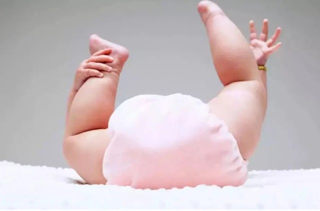 Bé hay bị hăm đỏ vùng mông? Đừng vội đổ lỗi cho tã, 90% bố mẹ đang chăm sai mà không biết - Ảnh 3.