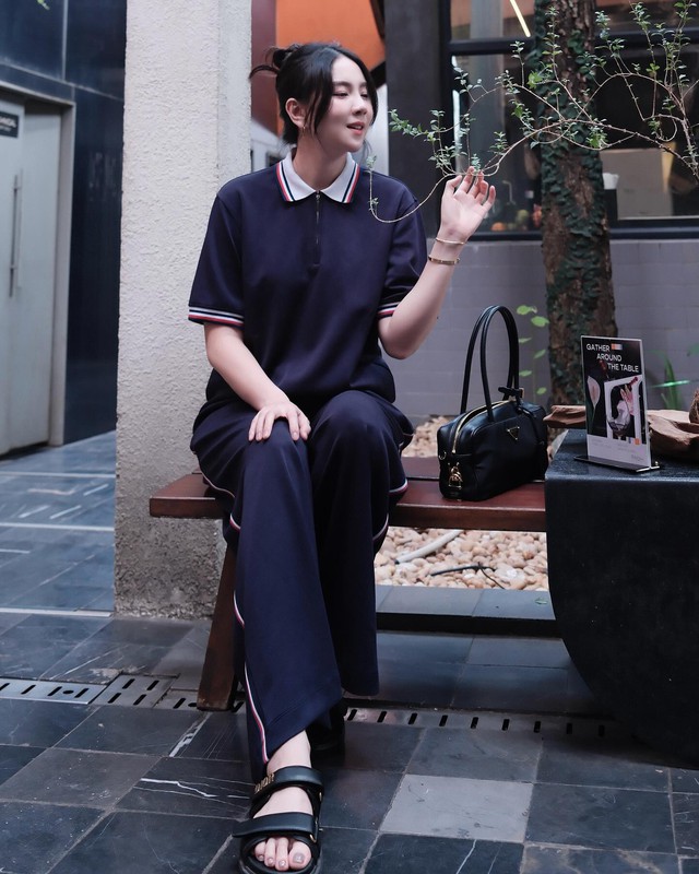 Phong c&aacute;ch thời trang Mai Ngọc: B&iacute; quyết mix&match trang phục đen trắng ấn tượng - Ảnh 1.