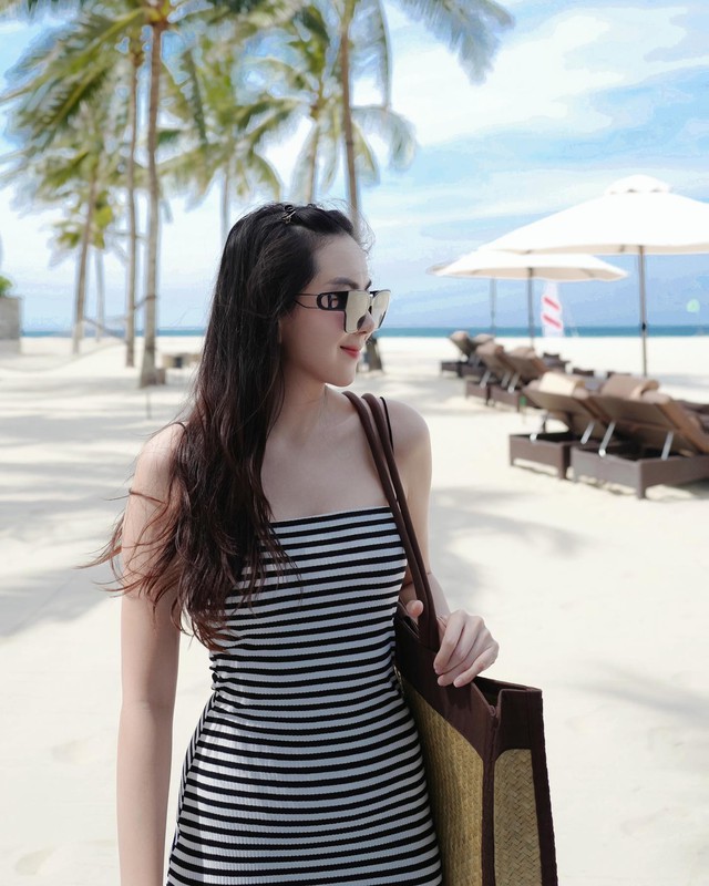 Phong c&aacute;ch thời trang Mai Ngọc: B&iacute; quyết mix&match trang phục đen trắng ấn tượng - Ảnh 9.