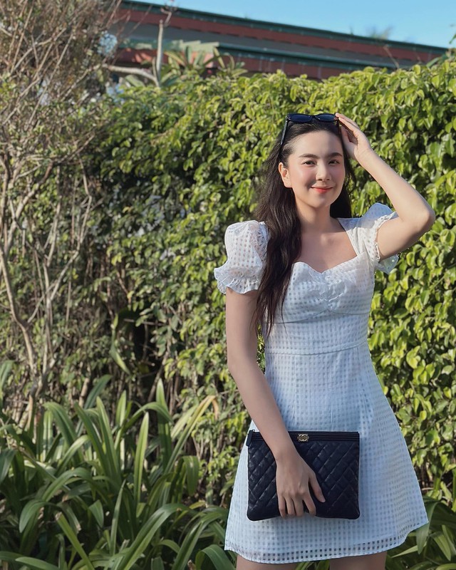 Phong c&aacute;ch thời trang Mai Ngọc: B&iacute; quyết mix&match trang phục đen trắng ấn tượng - Ảnh 10.