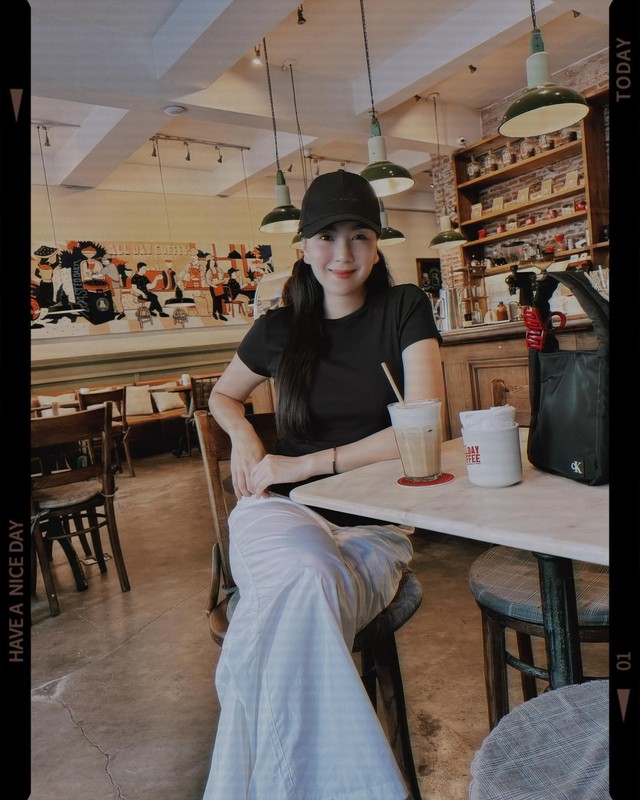 Phong c&aacute;ch thời trang Mai Ngọc: B&iacute; quyết mix&match trang phục đen trắng ấn tượng - Ảnh 3.