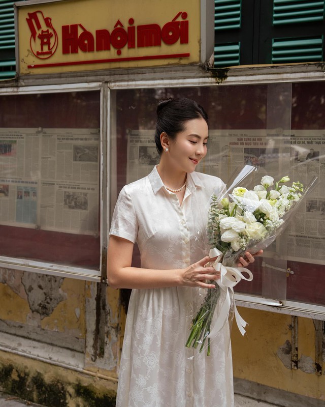 Phong c&aacute;ch thời trang Mai Ngọc: B&iacute; quyết mix&match trang phục đen trắng ấn tượng - Ảnh 2.