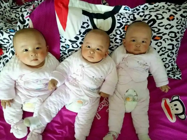 Sản phụ sinh 4 bé trai cùng lúc, người chồng phấn khích hét lớn: 