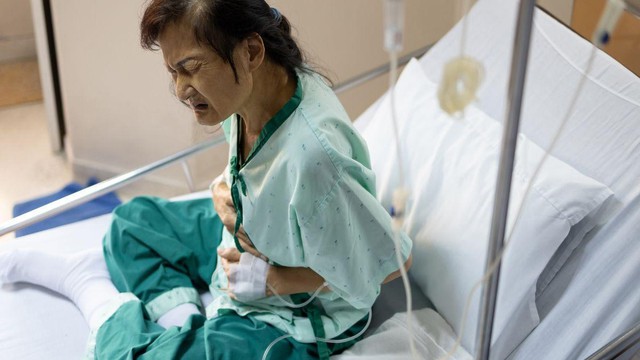 Vợ ung thư dạ d&agrave;y, 4 năm sau chồng cũng mắc: B&aacute;c sĩ n&oacute;i: Thủ phạm kh&ocirc;ng phải gen, kh&ocirc;ng phải số phận, m&agrave; l&agrave; c&aacute;i tủ lạnh trong nh&agrave; - Ảnh 2.