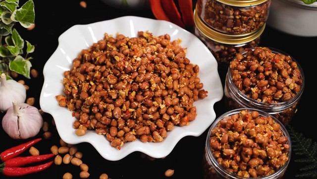 Uống rượu k&egrave;m lạc tưởng &ldquo;chuẩn b&agrave;i&rdquo;, nhưng l&agrave; sai lầm nhiều người mắc phải: 4 m&oacute;n ăn vặt n&ecirc;n tr&aacute;nh - Ảnh 1.