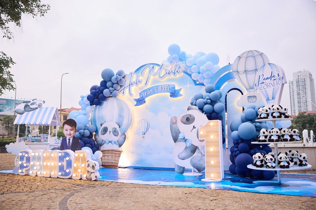 B&eacute; Panda nh&agrave; Mai Ngọc tr&ograve;n 1 tuổi: Tiệc th&ocirc;i n&ocirc;i tổ chức tại dinh thự ho&agrave;nh tr&aacute;ng, m&agrave;n 