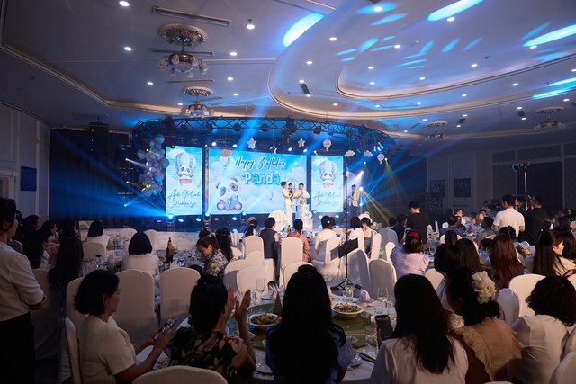 B&eacute; Panda nh&agrave; Mai Ngọc tr&ograve;n 1 tuổi: Tiệc th&ocirc;i n&ocirc;i tổ chức tại dinh thự ho&agrave;nh tr&aacute;ng, m&agrave;n 