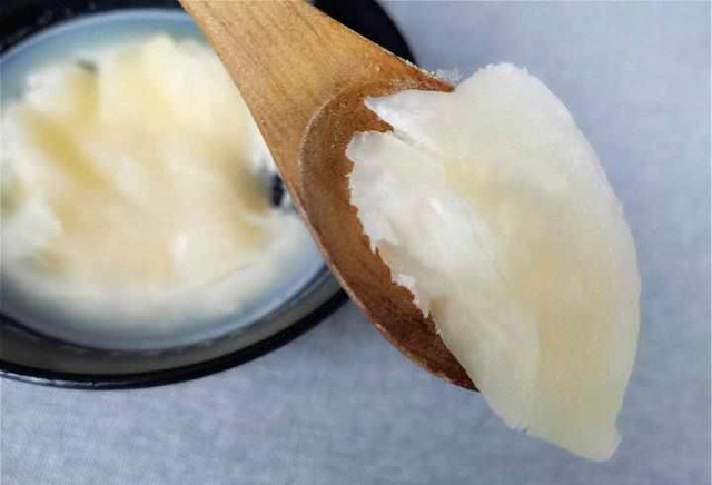 Thắng mỡ lợn, tuyệt đối đừng chỉ cho muối! Th&ecirc;m 3 thứ n&agrave;y mỡ sẽ trắng phau, thơm phức, để cả năm kh&ocirc;ng hỏng - Ảnh 4.