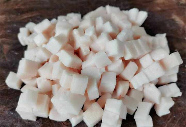 Thắng mỡ lợn, tuyệt đối đừng chỉ cho muối! Th&ecirc;m 3 thứ n&agrave;y mỡ sẽ trắng phau, thơm phức, để cả năm kh&ocirc;ng hỏng - Ảnh 3.