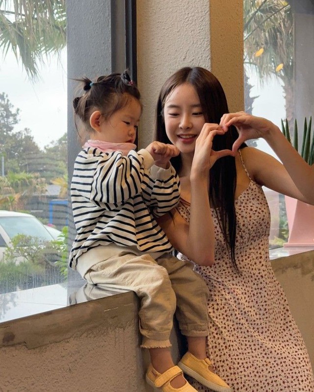 Khi trẻ hỏi: “Mẹ ơi, con từ đâu đến?”, câu trả lời của mẹ có thể ảnh hưởng cả đời con - Ảnh 1.