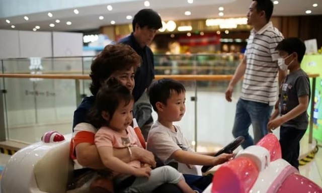 Tranh cãi không hồi kết giữa 2 phe anti bỉm và mặc bỉm: Đang yên đang lành bỗng thành "giời đày" và "không có bản năng làm mẹ" - Ảnh 3.