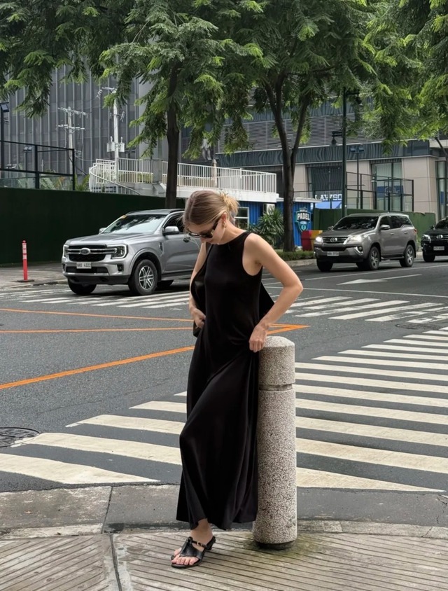 C&agrave;ng tối giản c&agrave;ng sang: C&ocirc; n&agrave;ng n&agrave;y đang mặc theo chuẩn tinh thần &ldquo;old money&rdquo; - Ảnh 3.