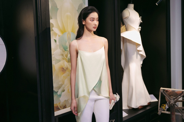 &Aacute; hậu Quỳnh Anh t&aacute;i xuất s&agrave;n diễn sau khi g&acirc;y sốt trong 