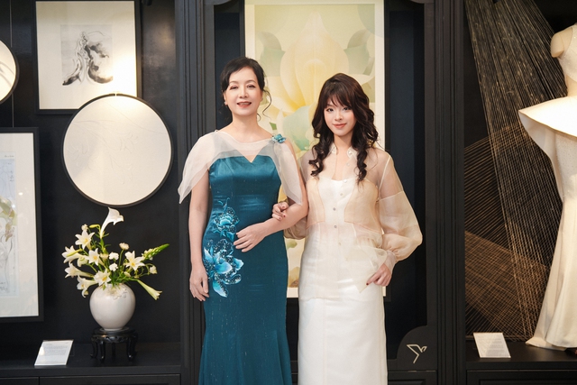 &Aacute; hậu Quỳnh Anh t&aacute;i xuất s&agrave;n diễn sau khi g&acirc;y sốt trong 