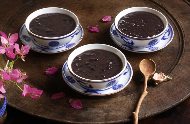 Trời nắng n&oacute;ng, đậu đen bỗng th&agrave;nh &ldquo;thần dược&rdquo;: Hỗ trợ 4 bệnh m&atilde;n t&iacute;nh ai cũng n&ecirc;n biết - Ảnh 3.