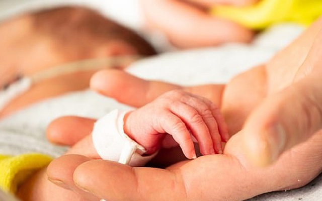 Topic gây tranh cãi “Tôi luôn bực mình khi thấy một gia đình đang khó khăn lại tiếp tục sinh con”: Câu chuyện không chỉ có đúng hay sai - Ảnh 2.