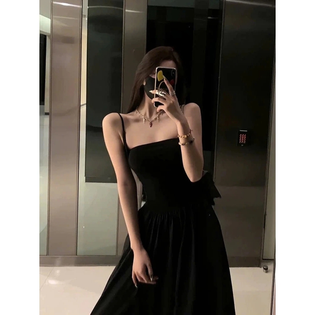 Một chiếc v&aacute;y đen, đủ để bạn tr&ocirc;ng như bước ra từ giới &ldquo;old money&rdquo; - Ảnh 9.