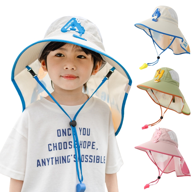 Nghỉ lễ cho con đi biển, mẹ đừng chọn mũ lưỡi trai nữa, chẳng có mấy tác dụng đâu!  - Ảnh 1.