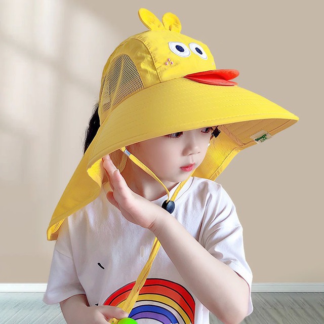 Nghỉ lễ cho con đi biển, mẹ đừng chọn mũ lưỡi trai nữa, chẳng có mấy tác dụng đâu!  - Ảnh 4.