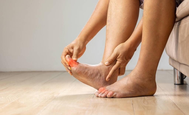 Chế độ ăn cho người bệnh Gout: B&aacute;c sĩ khuy&ecirc;n d&ugrave;ng 4 