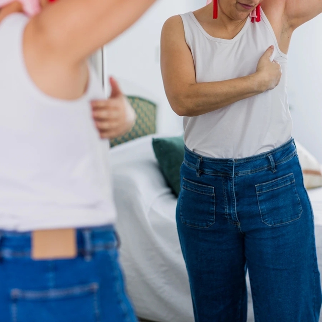 Đừng chỉ chăm chăm tự kiểm tra v&ograve;ng 1 khi tắm: Chuy&ecirc;n gia tiết lộ sự thật phũ ph&agrave;ng v&agrave; c&ocirc;ng thức NESSN gi&uacute;p ph&aacute;i đẹp 