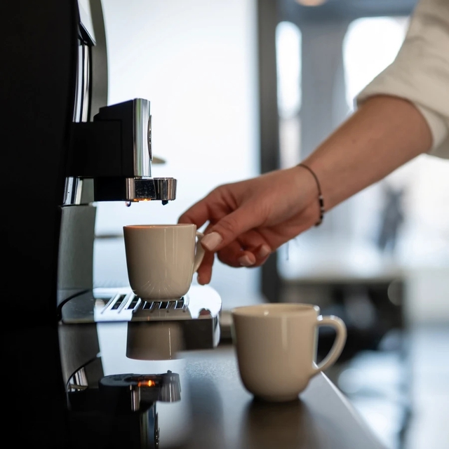 Đừng chỉ chăm chăm tự kiểm tra v&ograve;ng 1 khi tắm: Chuy&ecirc;n gia tiết lộ sự thật phũ ph&agrave;ng v&agrave; c&ocirc;ng thức NESSN gi&uacute;p ph&aacute;i đẹp 