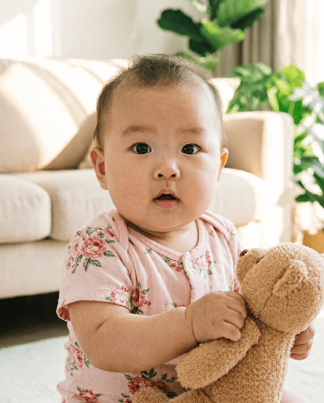 Mẹ hoảng hốt khi bé đang ngủ, nửa đêm bỗng bật dậy ngồi! - Ảnh 1.