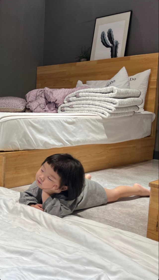 Mẹ hoảng hốt khi bé đang ngủ, nửa đêm bỗng bật dậy ngồi! - Ảnh 3.