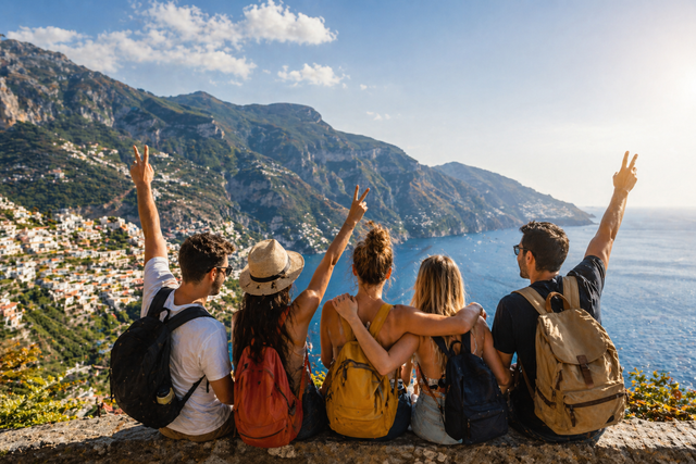 Một mình, nhưng không cô đơn: Làn sóng du lịch solo đang thay đổi cách con người kết nối và tạo ra thị trường tỷ đô - Ảnh 3.