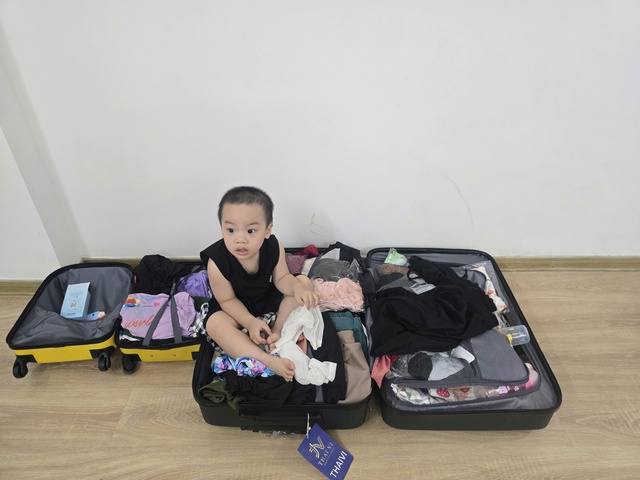 Cho con đi du lịch dịp nghỉ lễ, tôi “tăng xông” vài chục lần mỗi ngày - Ảnh 1.