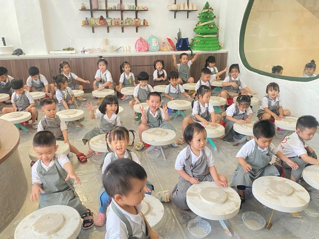 Dịp nghỉ lễ này chơi gì cùng con? 40 hoạt động đơn giản, ít tốn kém nhưng vừa “chữa lành” vừa giúp trẻ mở mang hiểu biết - Ảnh 3.