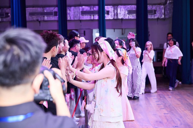 “Tuần lễ tốt nghiệp” của Nhà Trẻ: Từ fanmeeting đến Gai Home Concert - Ảnh 3.