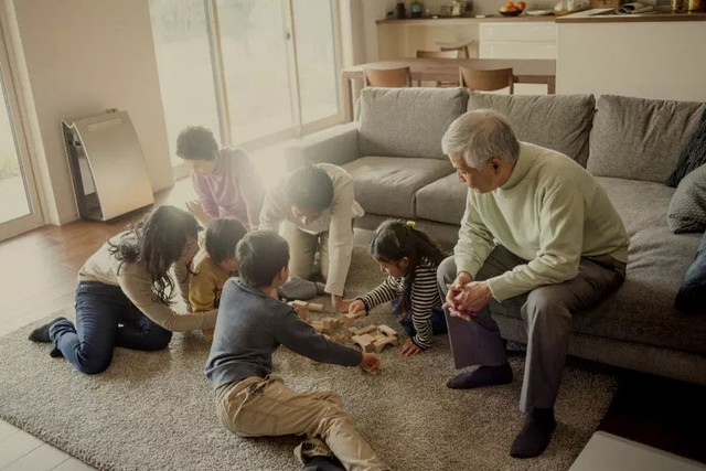 Nhiều gia đình có con trai, khi con đã lập gia đình, mối quan hệ giữa con và bố mẹ dần trở nên giống… người thân xa lạ - Ảnh 3.