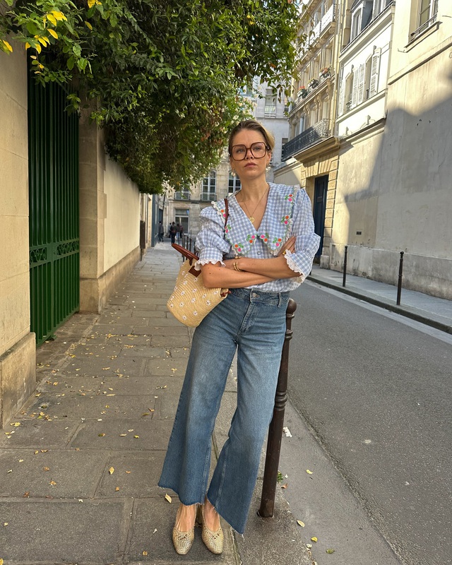 5 C&aacute;ch mặc quần jeans m&ugrave;a h&egrave; của phụ nữ Ph&aacute;p trẻ trung v&agrave; thanh lịch - Ảnh 1.