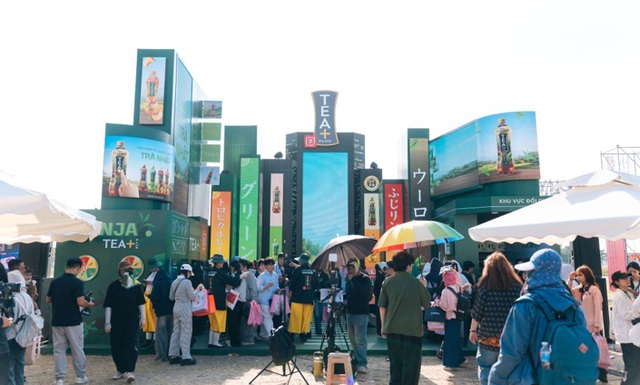 Hàng chục nghìn người