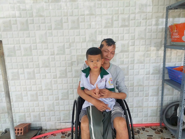 Xót xa hoàn cảnh người phụ nữ có chồng tàn tật, con mắc ung thư máu - Ảnh 3.