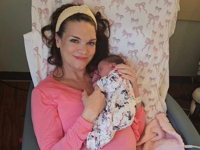 Chồng tôi mất 10 năm trước, 9 năm sau, con gái chúng tôi chào đời - Ảnh 3.