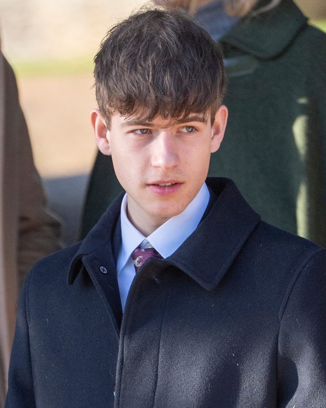 Không phải George hay Louis, mỹ nam tỏa sáng đứng cạnh Vương phi Kate trong lễ Phục sinh Hoàng gia Anh năm nay là ai? - Ảnh 3.