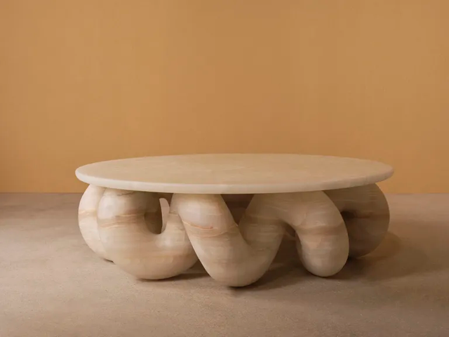 Quên mỹ phẩm đắt tiền đi, nữ tài phiệt U50 vung tiền tậu đá cẩm thạch dị bản để