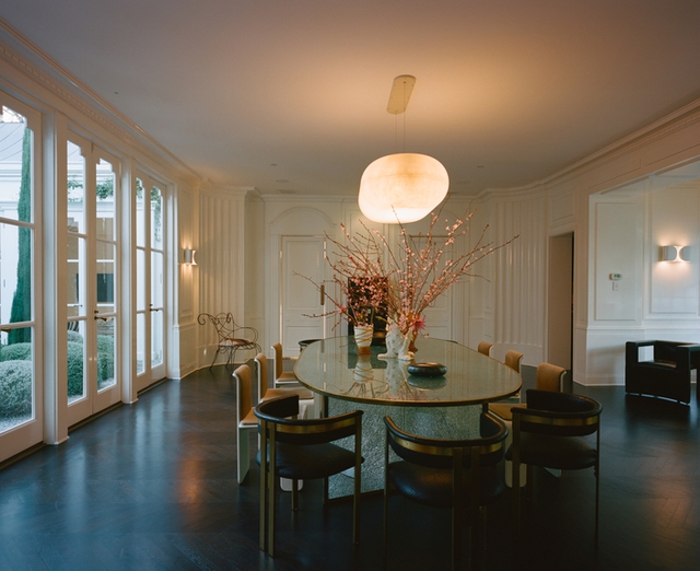 Quên mỹ phẩm đắt tiền đi, nữ tài phiệt U50 vung tiền tậu đá cẩm thạch dị bản để