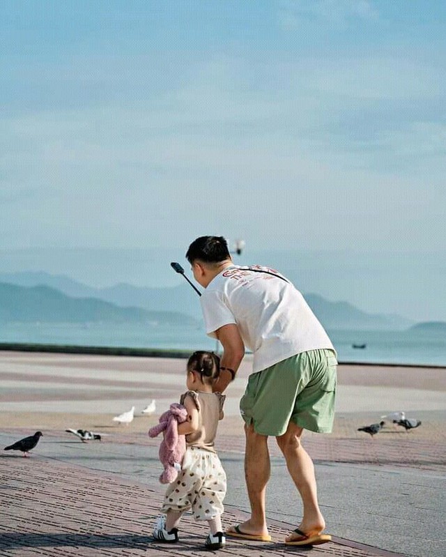 Mẹ nuôi dưỡng đứa trẻ biết điều, bố nuôi dưỡng đứa trẻ tự tin giao tiếp - Ảnh 3.