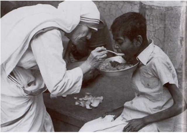 Mẹ Teresa – “Người mẹ của những người khốn cùng”: Người phụ nữ dành cả cuộc đời để ôm lấy những con người bị thế giới bỏ quên - Ảnh 5.