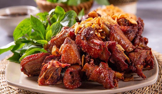 M&ugrave;a h&egrave; đừng chỉ ăn thịt g&agrave;, thịt b&ograve;: 3 loại thịt n&agrave;y mới gi&uacute;p cơ thể khỏe khoắn, ch&acirc;n tay dẻo dai - Ảnh 1.