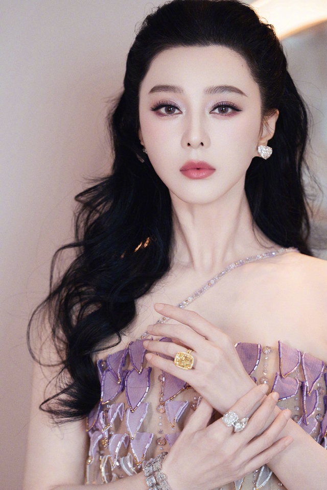 Từ đoạn video hàng nghìn người vây quanh mỹ nhân U50 Phạm Băng Băng: Nhan sắc của phụ nữ không đến từ son phấn hay tuổi tác - Ảnh 3.