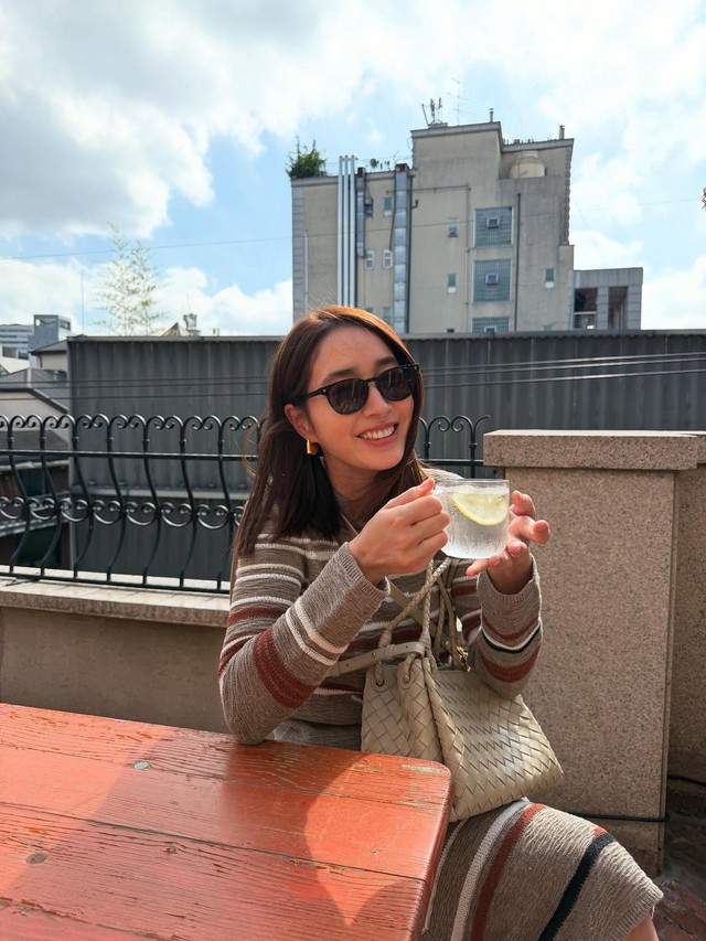 Nhan sắc tuổi 44 của Lee Min Jung bất ngờ lên hot search: Bước qua bão giông bằng sự bao dung, chọn nuôi dưỡng bản thân bằng tình yêu với những bữa cơm nhà - Ảnh 7.