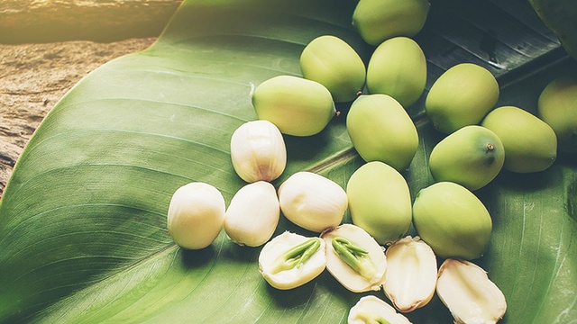 Kh&ocirc;ng chỉ gi&uacute;p ngủ ngon, hạt sen c&ograve;n mang lại 4 lợi &iacute;ch quan trọng cho sức khỏe thận - Ảnh 1.