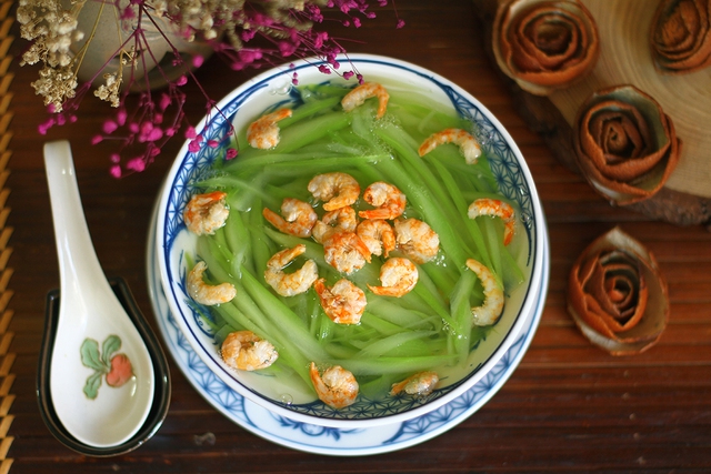 &ldquo;T&ocirc;m s&ocirc;ng&rdquo; d&acirc;n d&atilde; gi&aacute; rẻ nhưng cực bổ m&ugrave;a h&egrave;: Gi&uacute;p kiện tỳ, tăng sức đề kh&aacute;ng v&agrave; hỗ trợ ti&ecirc;u h&oacute;a - Ảnh 1.