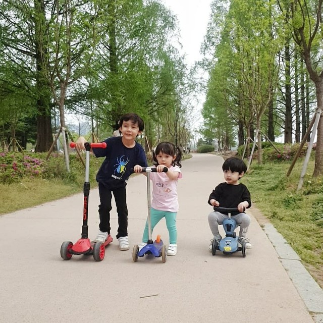 Vì sao tụi nhỏ ngày nay đủ đầy hơn nhưng lại ít hạnh phúc hơn xưa? - Ảnh 4.