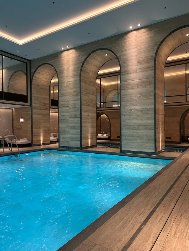 100 triệu đổi lấy trải nghiệm tại 2 khách sạn đắt nhất London mà vẫn phải kiễng chân mới có view đẹp - Ảnh 11.