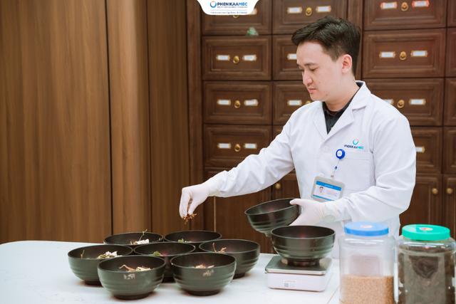 Mắc hội chứng buồng trứng đa nang, 10 lần thai sinh hóa, người phụ nữ mang song thai nhờ điều hòa sinh sản kết hợp Đông - Tây y - Ảnh 2.